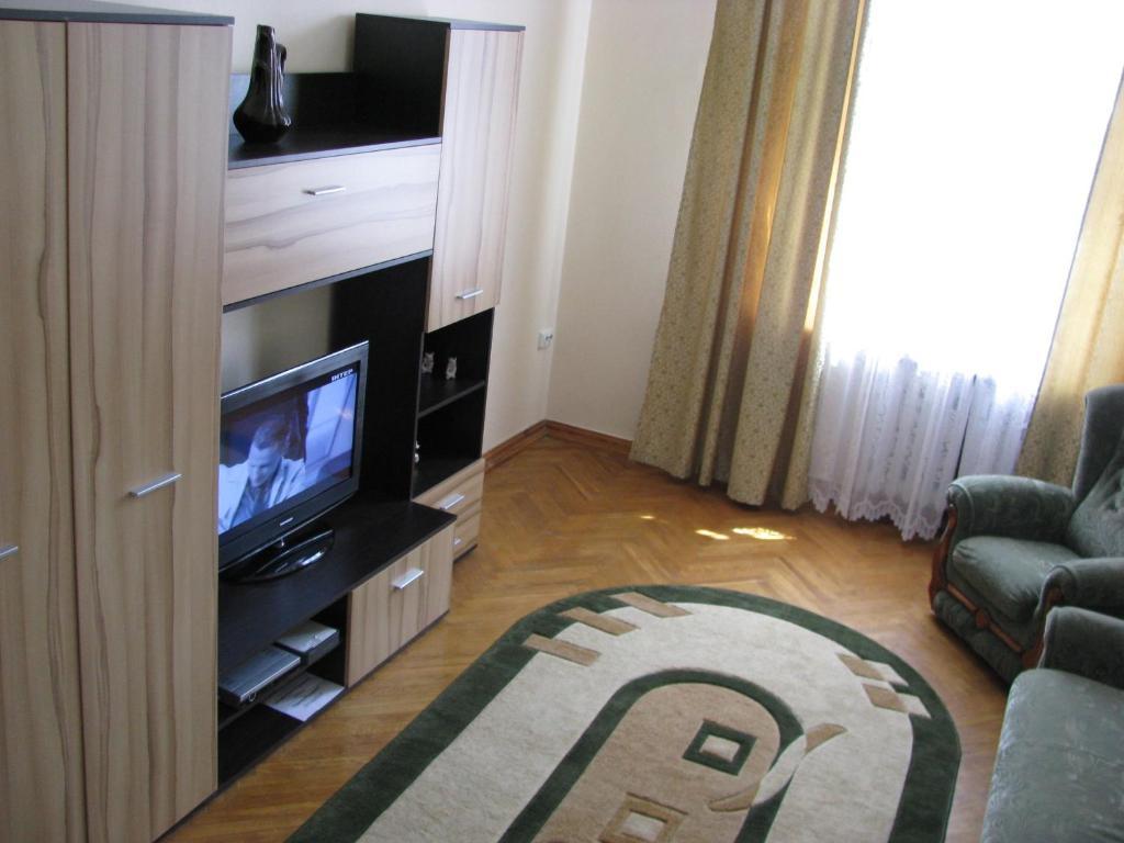 Apartment Centre *